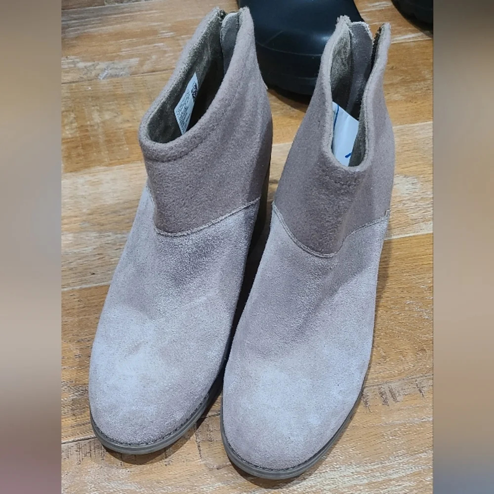 Toms Women's Lacey Boho Two Toned Beige Suede Low Block Heel Ankle Boots Size 9